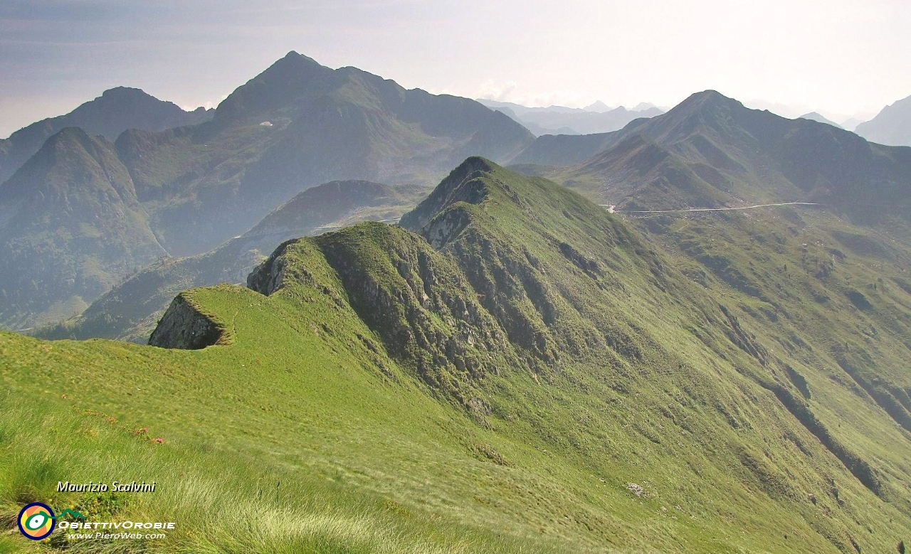 17 Panorama sulla lunga cresta del Cimetto....JPG